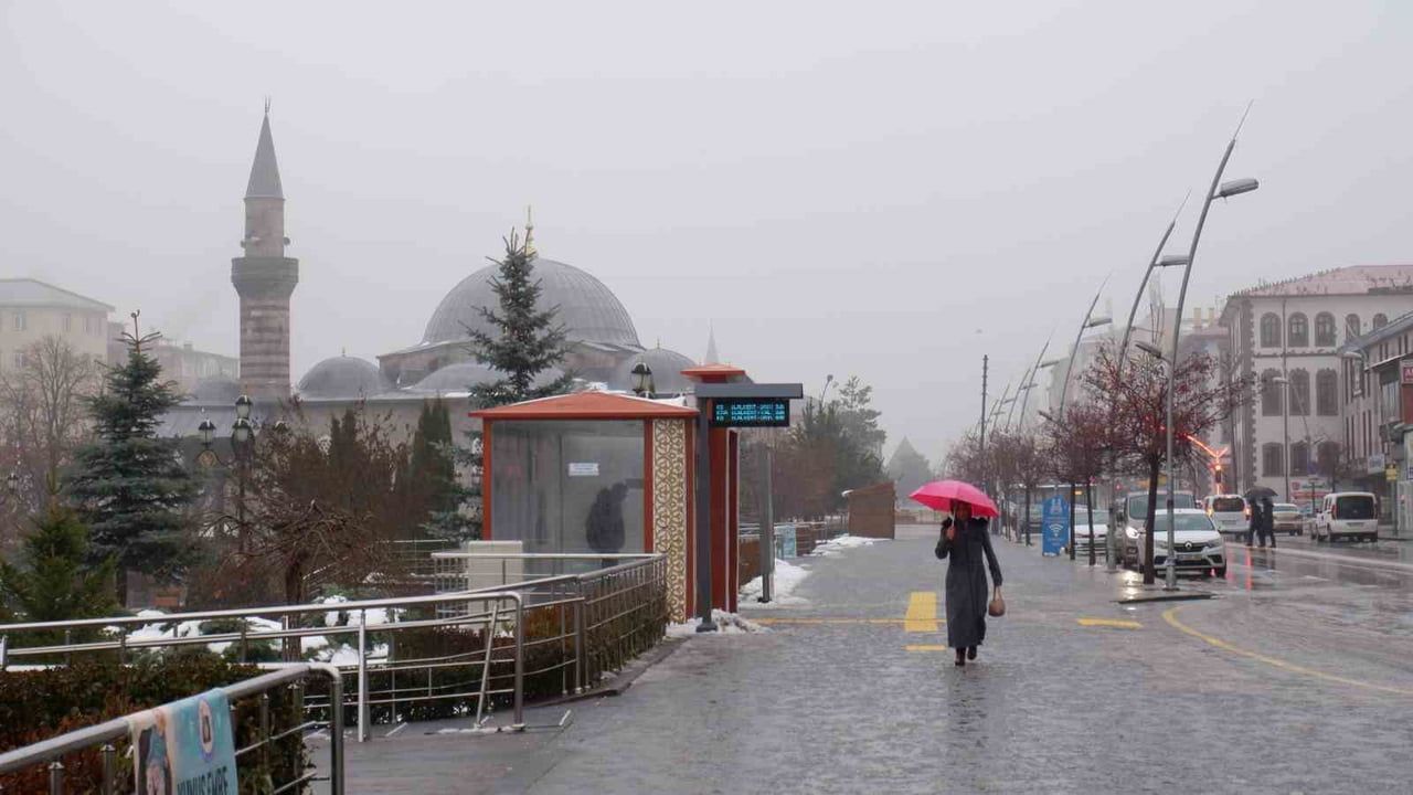 Meteoroloji'den Erzurum ve çevre iller için kuvvetli yağış uyarısı