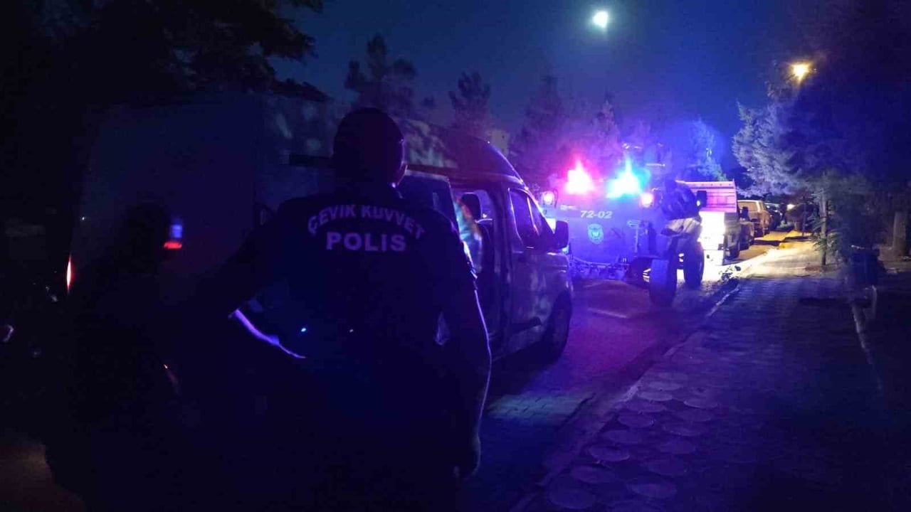 Mezarlıkta silahlı saldırı: üç akraba hayatını kaybetti