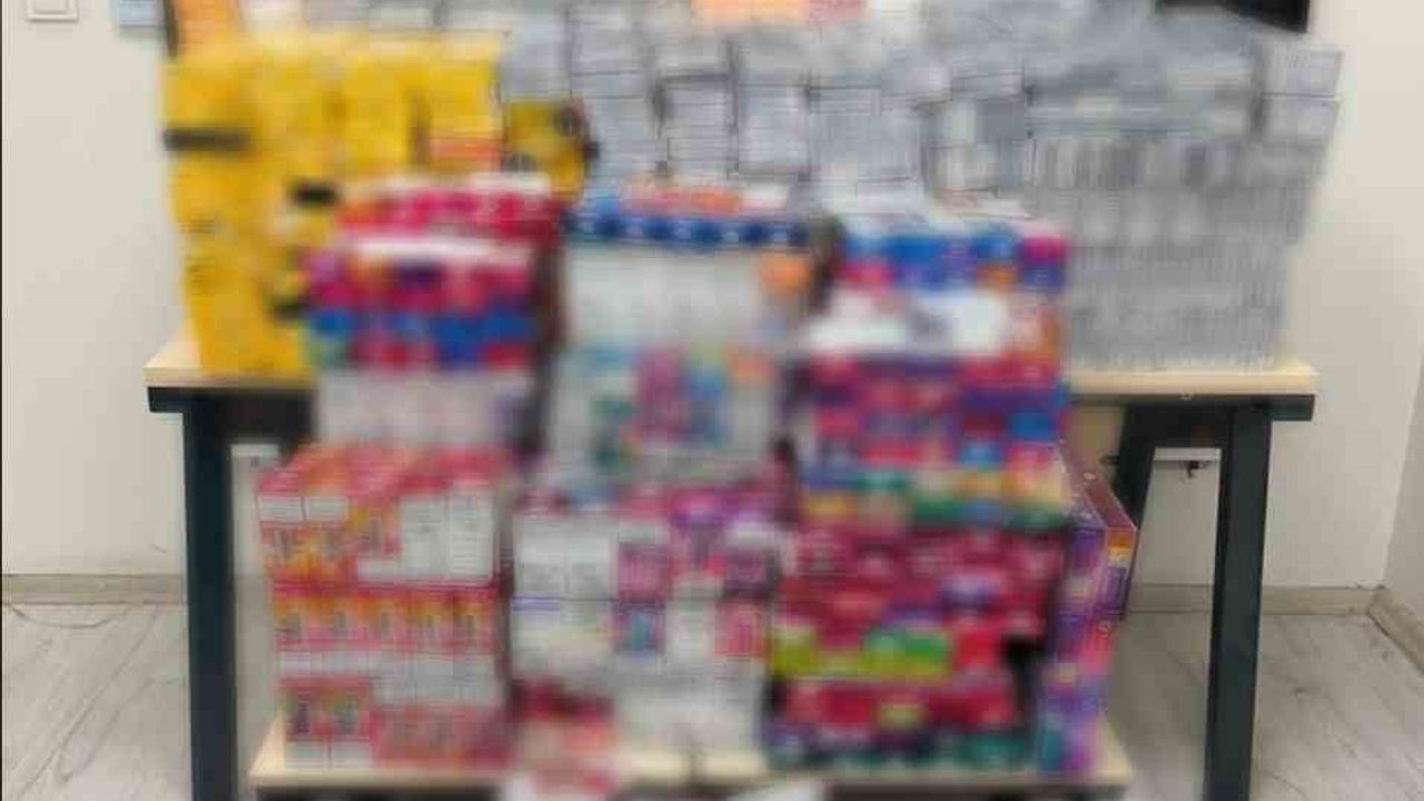 Midyat'ta düzenlenen operasyonda 6 bin 600 paket sigara, bin 400 elektronik nargile ele geçirildi
