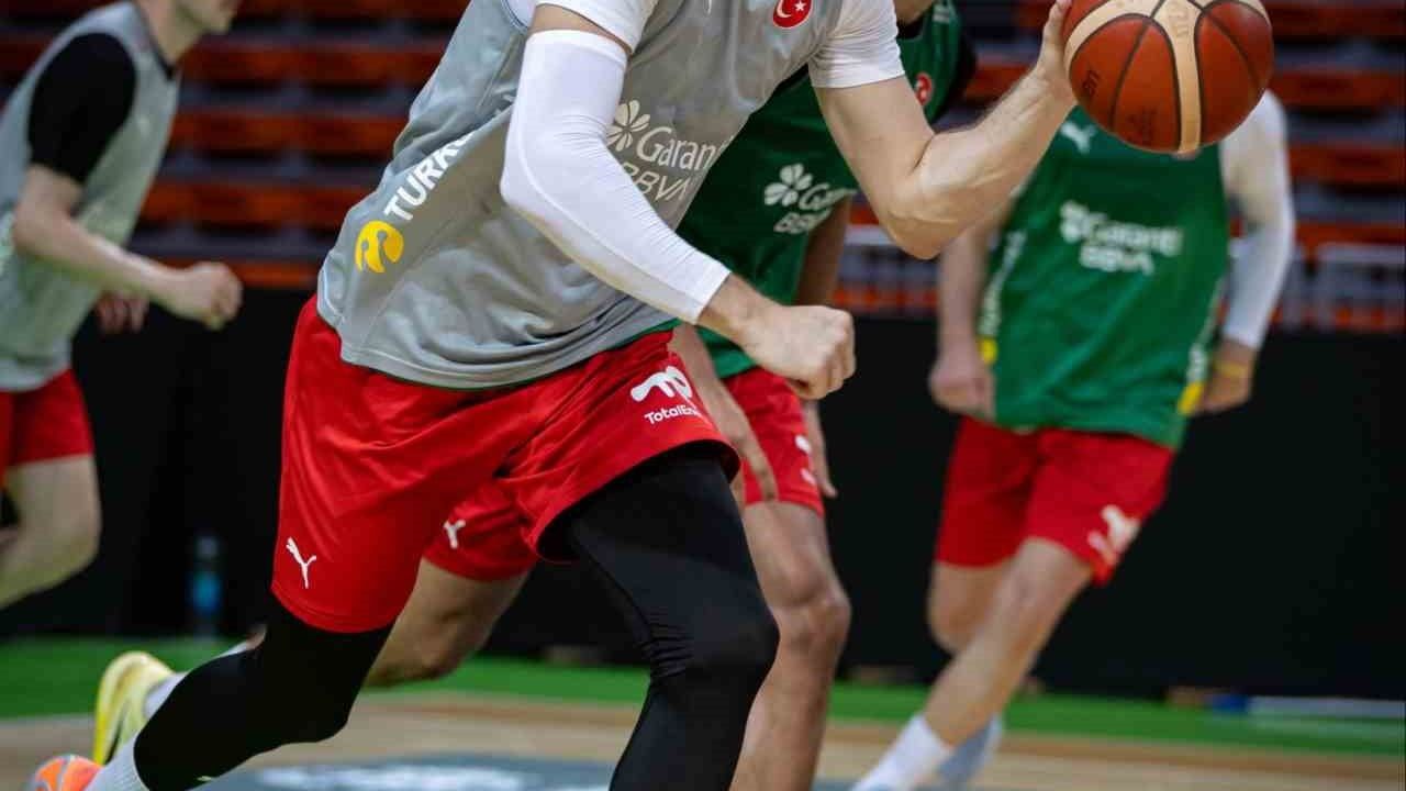Milliler Bosna Hersek'te maç öncesi ilk antrenmanını yaptı