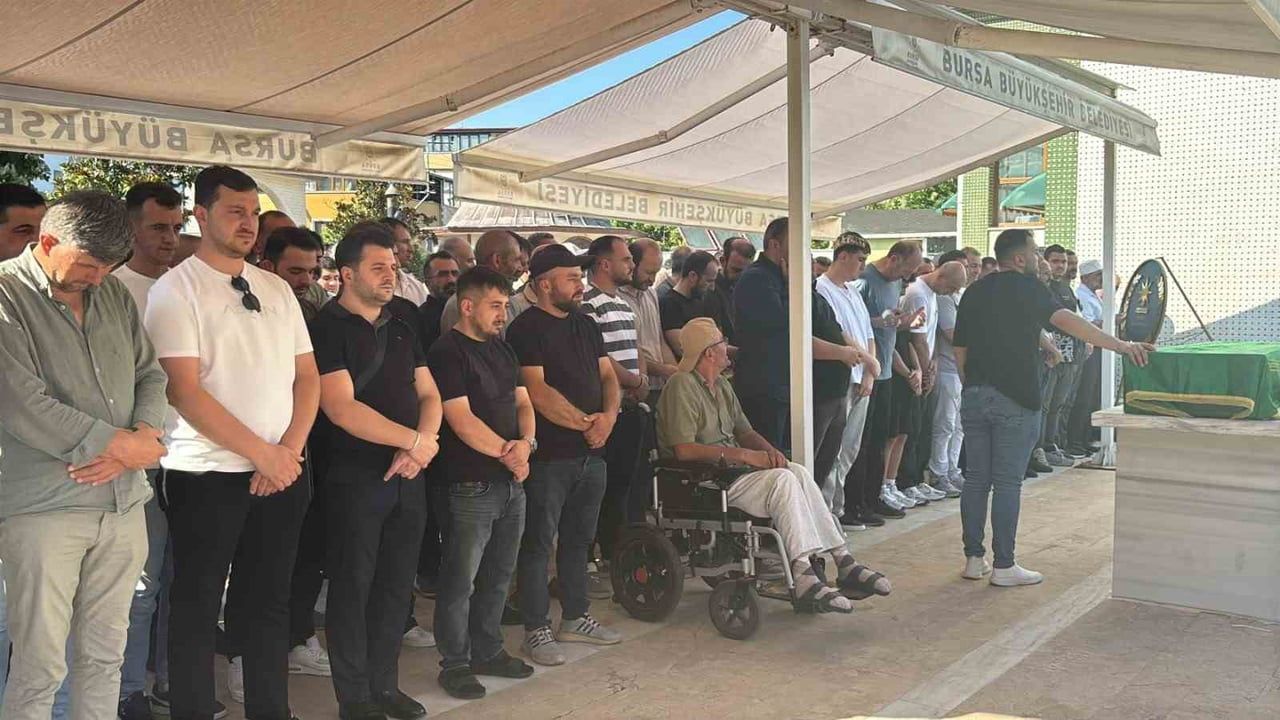 Minik Kerem Ali son yolculuğuna Orhangazi'de uğurlandı