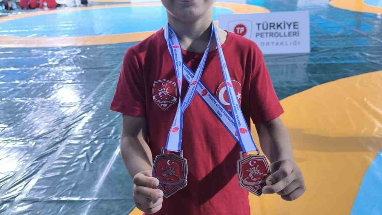 Minik minderde iki madalya: Ertuğrul Alp Tekin Kütahya'ya gurur yaşattı
