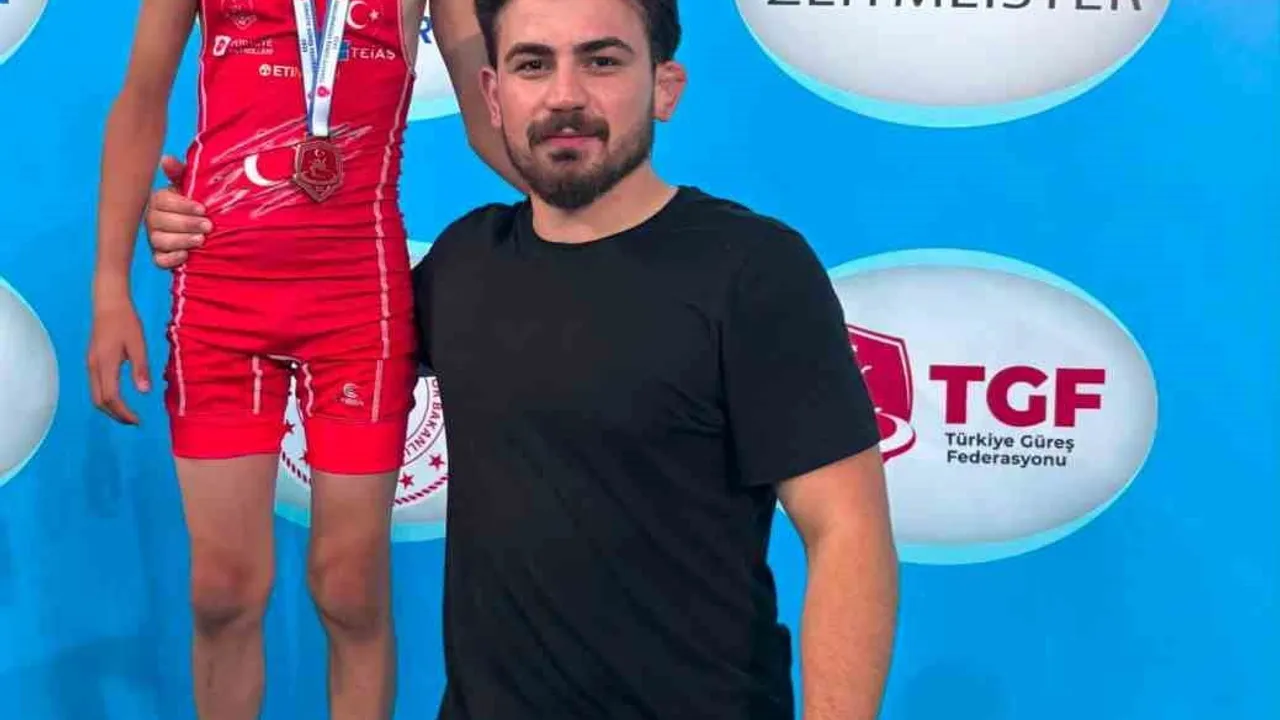 Minikler şampiyonasında Sivas Gücü sporcusu kürsüye çıktı