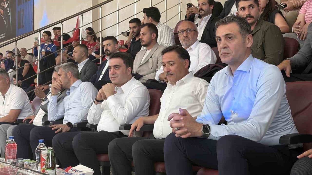Minikler ve yıldızlar mas güreşi Türkiye şampiyonası Kayseri'de başladı