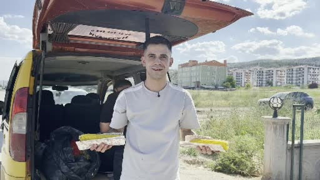 Mısır gelirleriyle Çankırı'daki özel öğrencilere destek veren 'Çılgın Mısırcı'