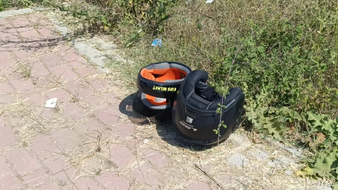 Motosiklet otomobille kavşakta çarpıştı, sürücü camı yumruklayınca şikayetçi olundu