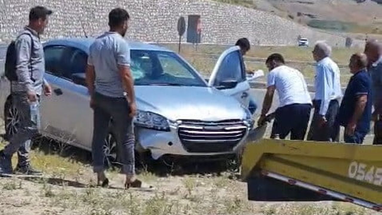 Motosiklete çarpmamak için manevra yaptı: 1 yaralı