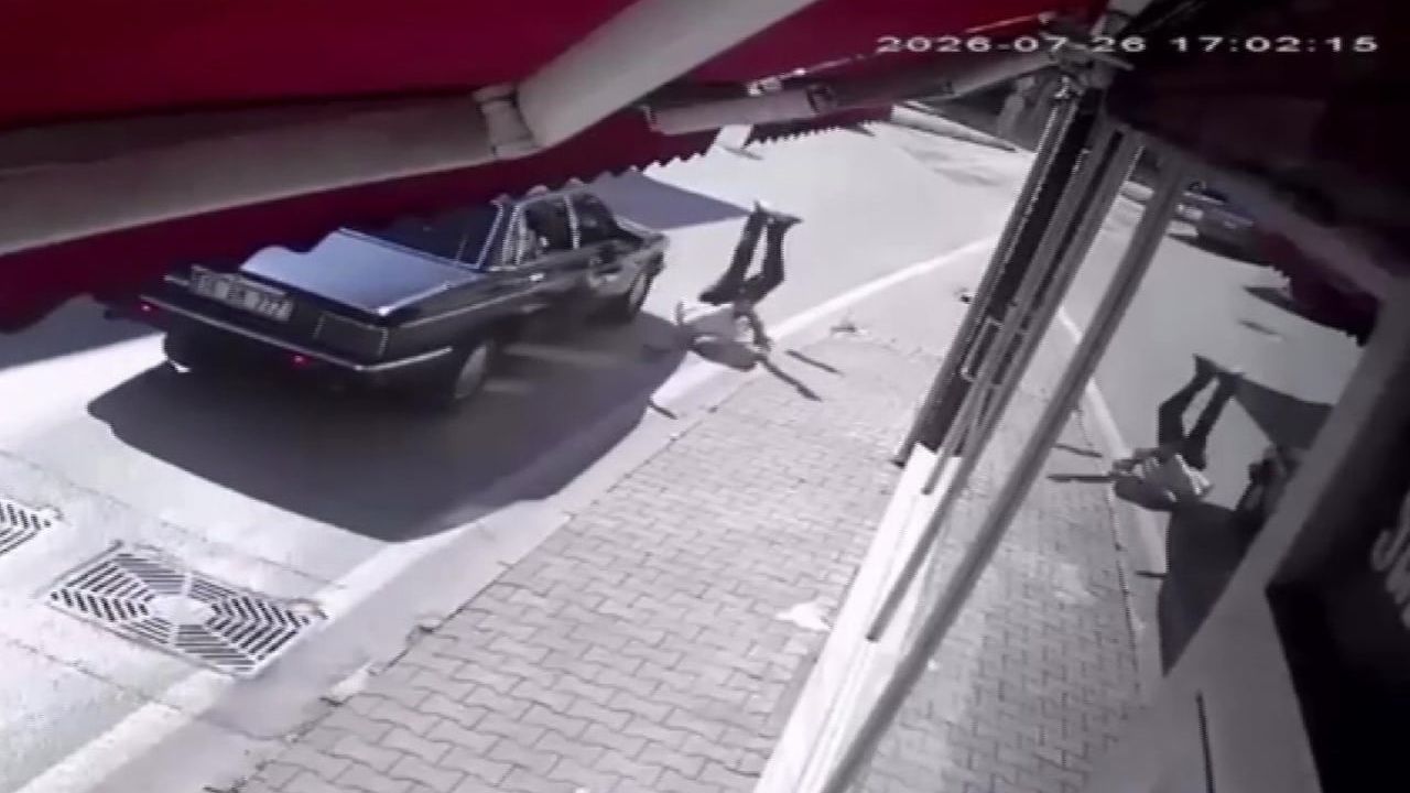 Mudanya'da Selvilik Caddesi'nde meydana gelen çarpma: yolun karşısına koşan yaya ağır yaralandı