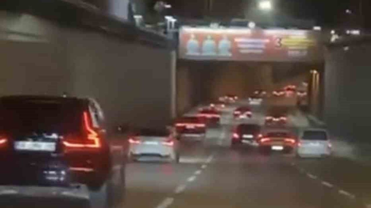 Mudanya Yolu'nda tehlikeli makaslaşma kamerada: lüks araç çarpıp gitti