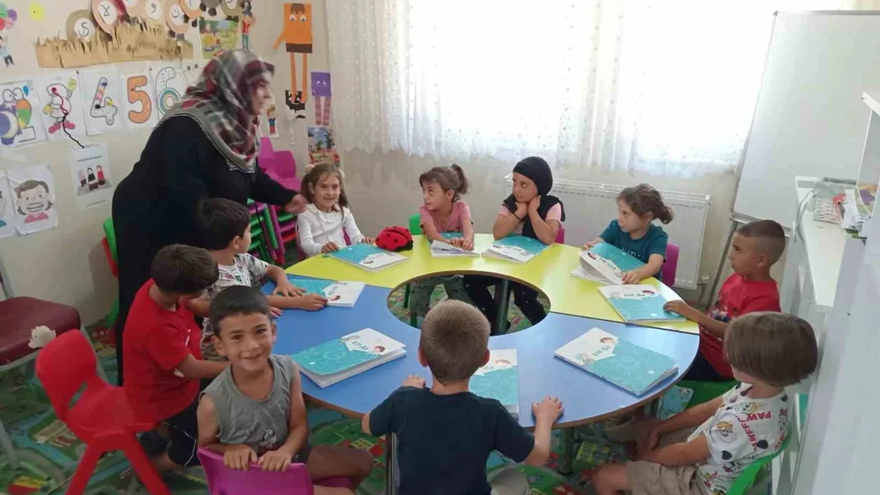 Müftü yardımcısından 4-6 yaş Kur'an kursunda inceleme ve çocuklarla sohbet