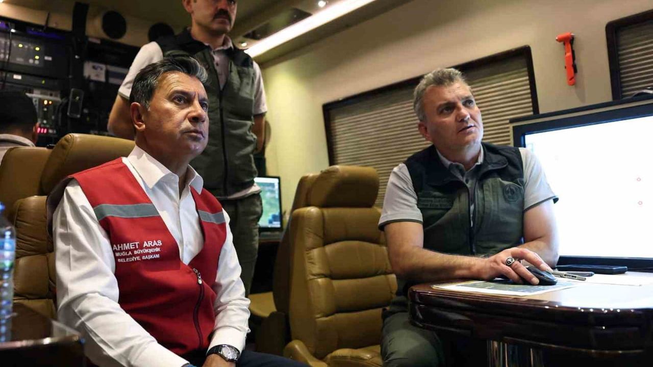 Muğla büyükşehir ekipleri Milas yangınına tüm imkânlarıyla müdahale ediyor