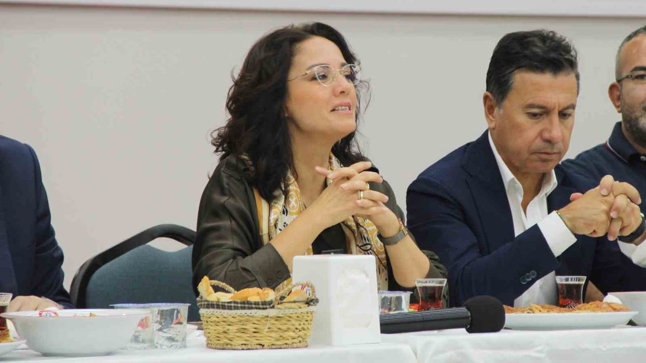 Muğla'da ayrılık sinyali yok: Aras çifti partiden topluca ayrılma iddialarını reddetti