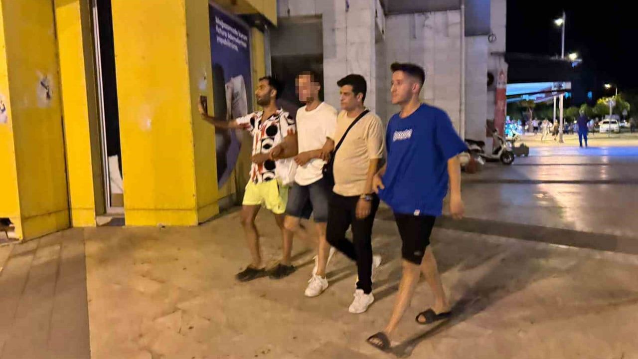 Muğla'da çatıya çıkan genç ikna edilerek indirildi