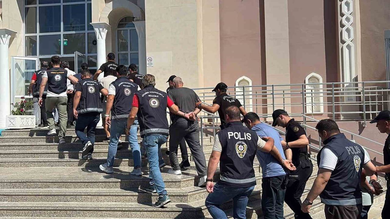 Muğla'da göçmen kaçakçılığı operasyonlarında 26 şüpheli tutuklandı