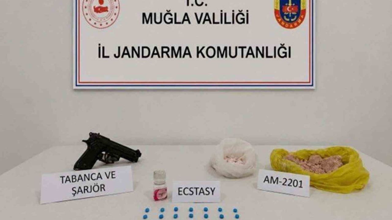 Muğla İl Jandarma Komutanlığı'nda haziran uyuşturucu ve sahte alkol operasyonları