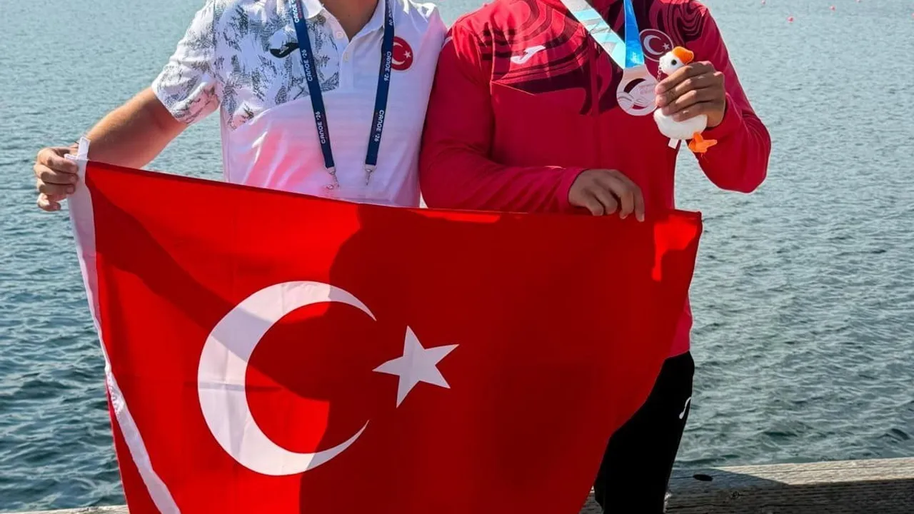 Muğlalı Rahmi Kaan Karahan ICF 2026 Gençler ve U23 Durgunsu Kano Dünya Şampiyonası'nda şampiyon oldu