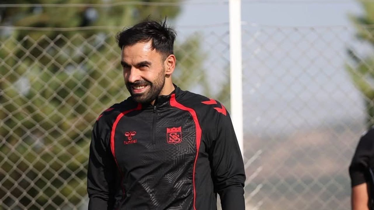 Murat Paluli'nin sözleşmesi Sivasspor'da 1 yıl daha uzatıldı