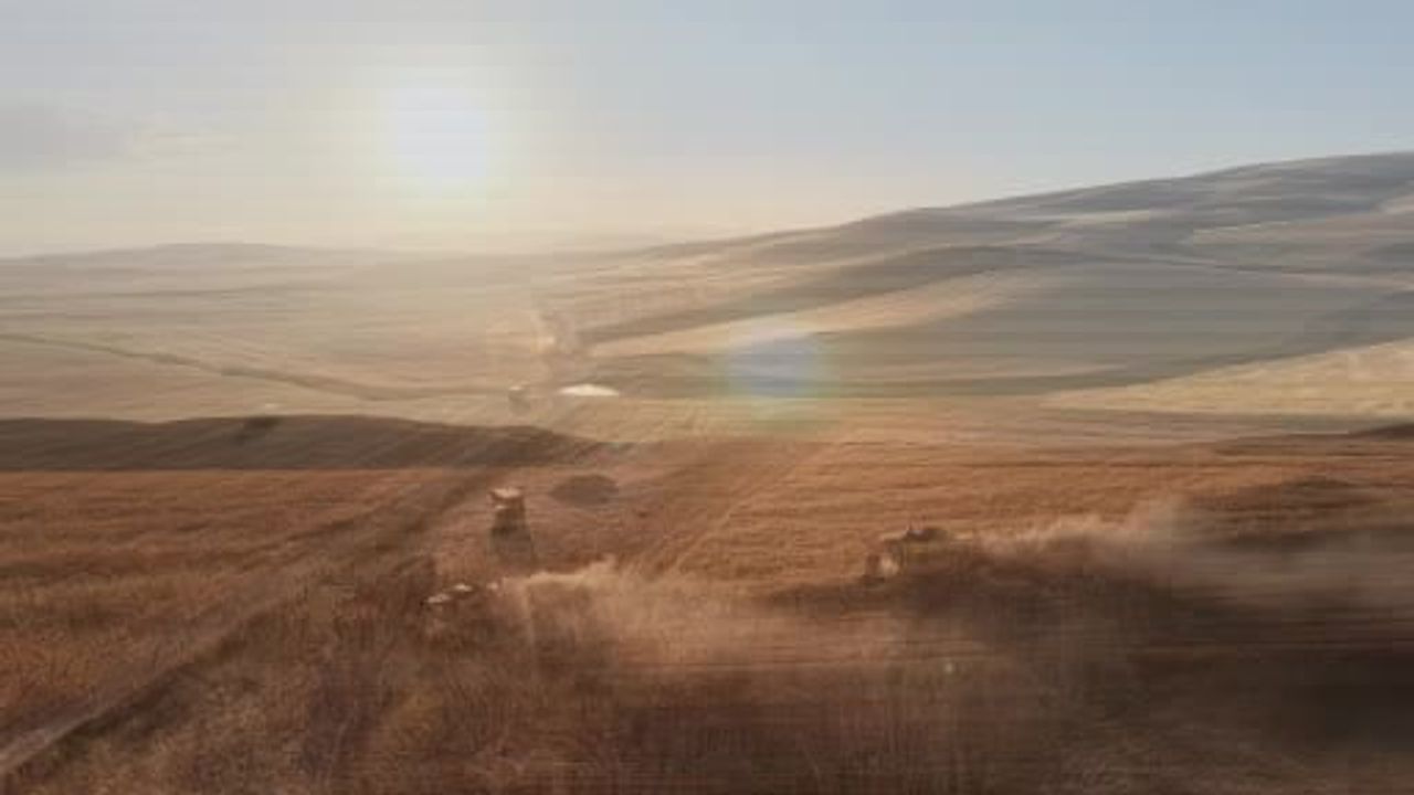 Muş ovası'nda hasat sonrası saman balyalama çalışması hız kazandı