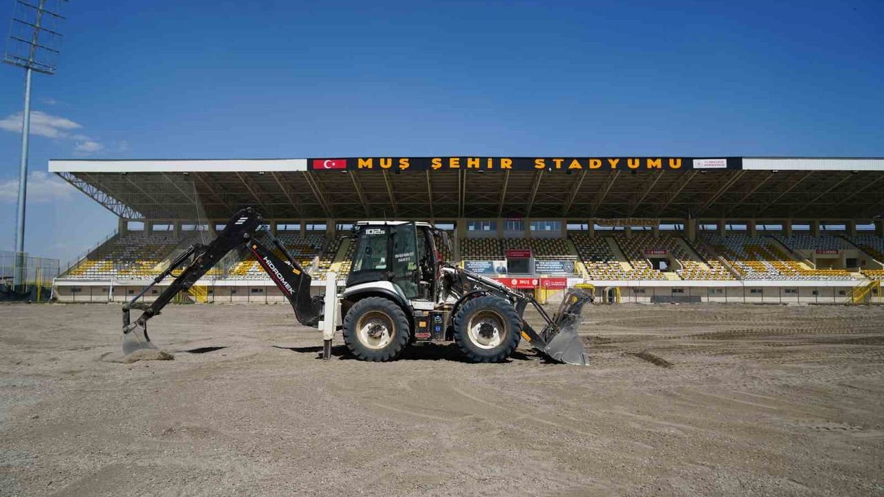 Muş şehir stadı dört mevsim oynanabilecek hale getiriliyor