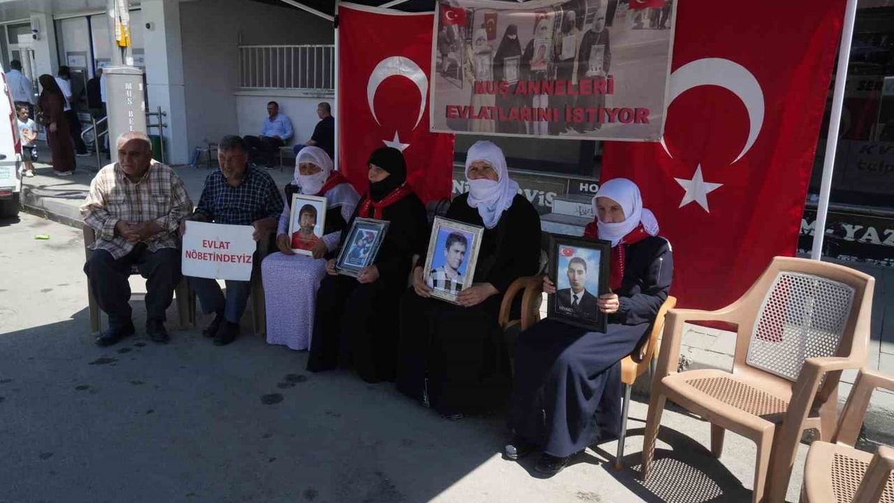 Muş'ta evlat nöbeti sürüyor