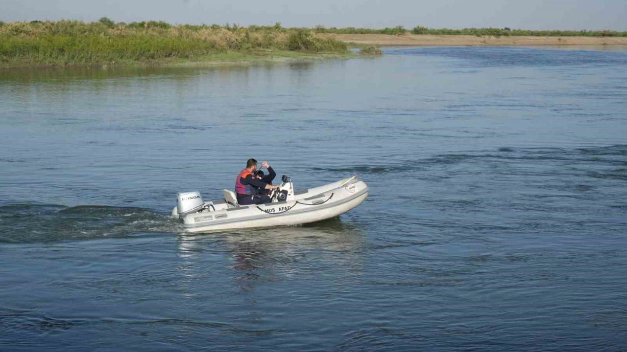 Muş'ta Murat Nehri'ne düşen 10 yaşındaki çocuk için arama çalışması başlatıldı