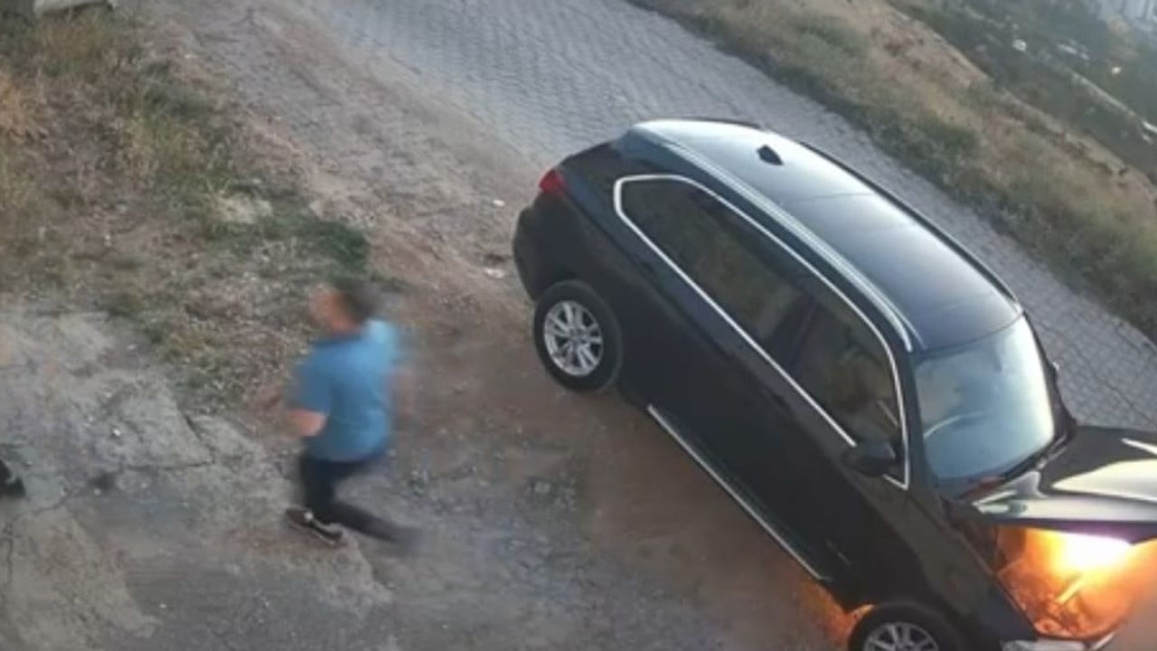Muş'ta seyir halindeki lüks araçta yangın ve patlama