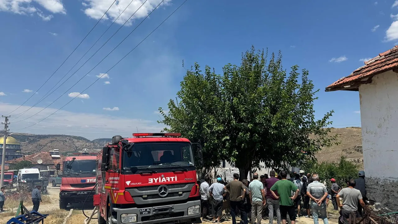 Müstakil evde çıkan yangın ev kullanılamaz hale geldi