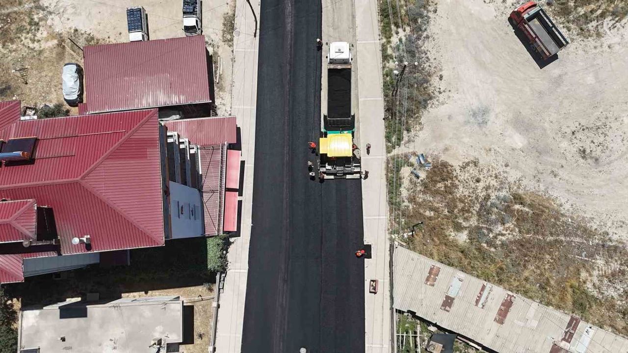 Mut’ta yollar yenilendi: sathi ve sıcak asfalt çalışmaları tamamlandı