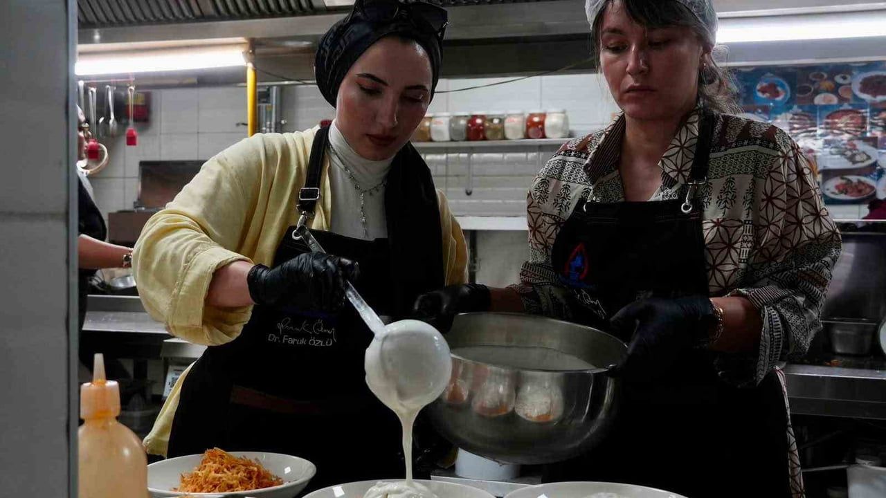 Mutfak atölyesinde tadım günü kursiyerlerden tam not aldı