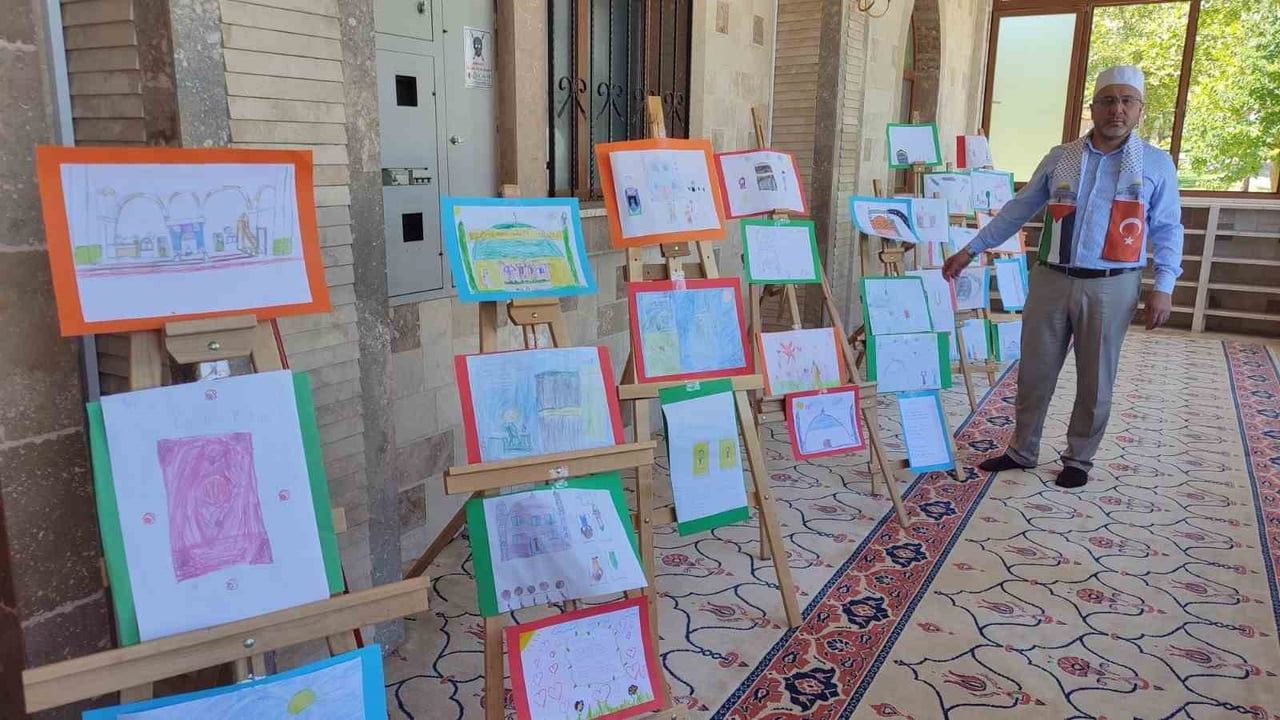 Namaz sevgisi sanatla buluştu: Merkezefendi'de çocuklar ödüllerine kavuştu