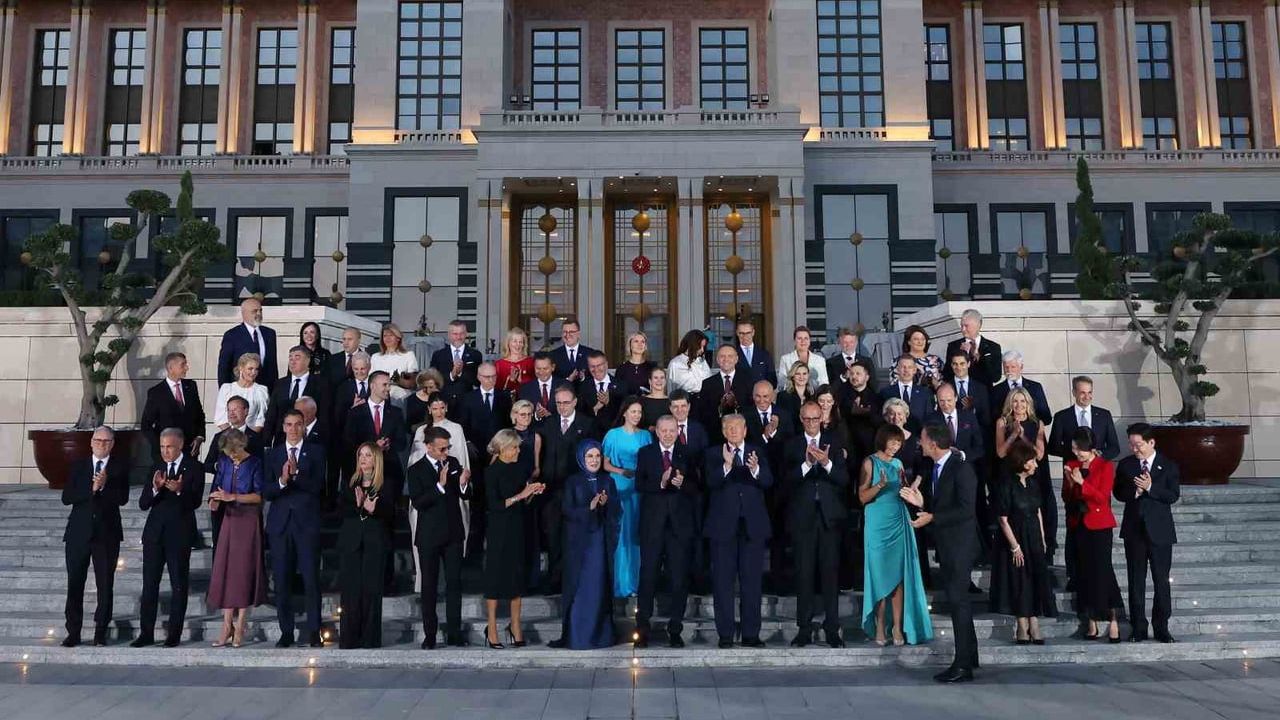 NATO liderleri Külliye'de aile fotoğrafında buluştu