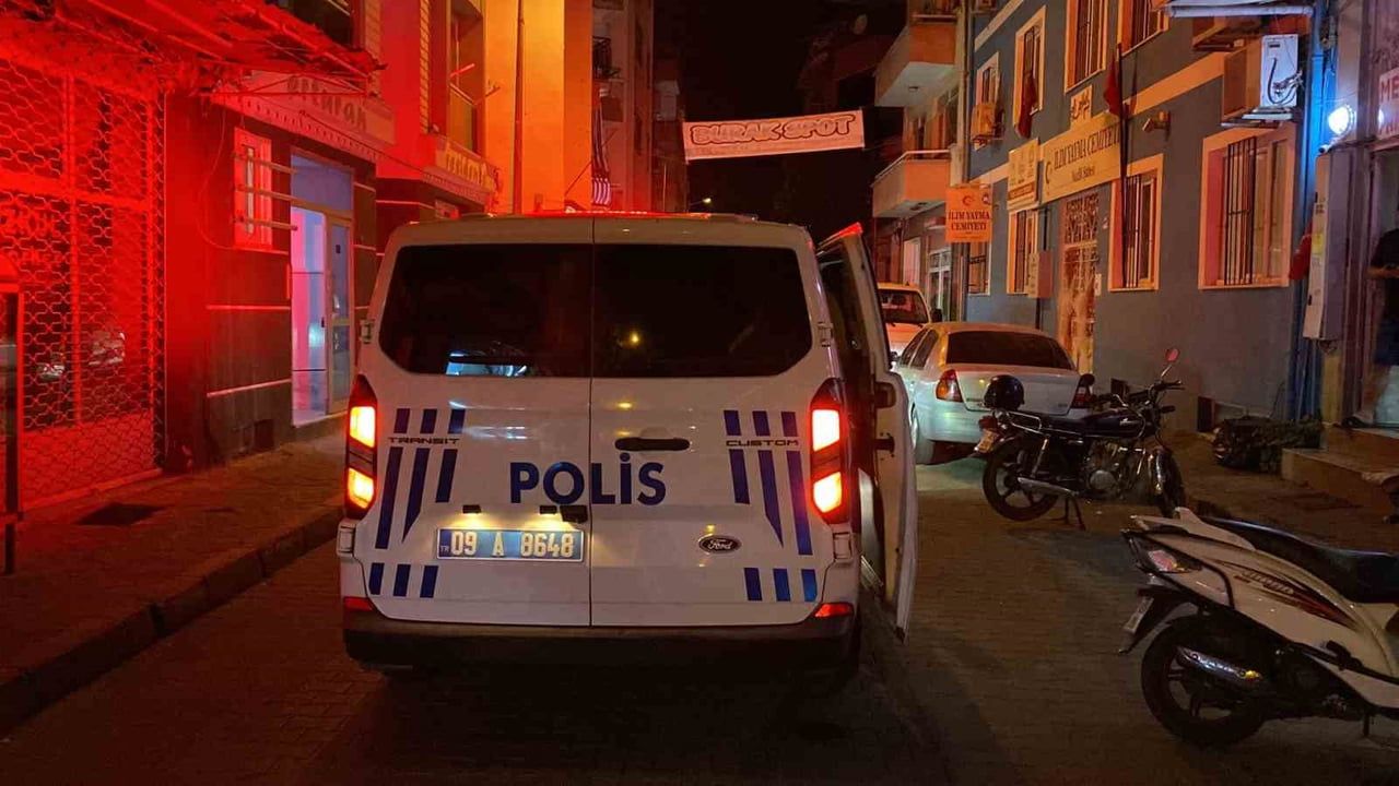 Nazilli'de bıçaklı kavga: genç kolundan yaralandı