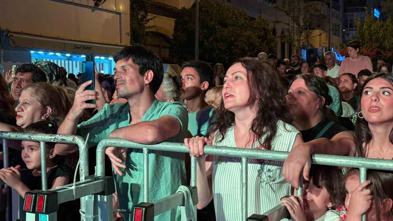 Nazilli İstasyon Meydanı'nda nostaljiyle dolu bir yaz akşamı