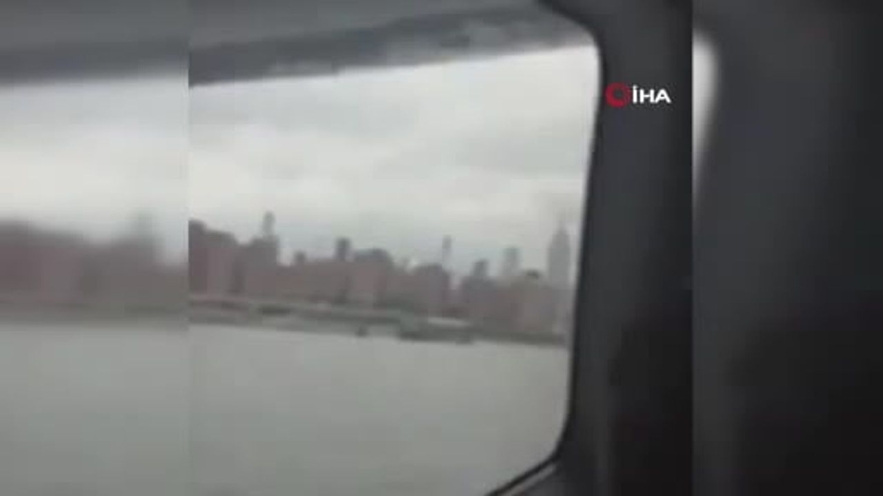 New York semalarında seyreden deniz uçağı nehre sert iniş yaptı: 2 yaralı