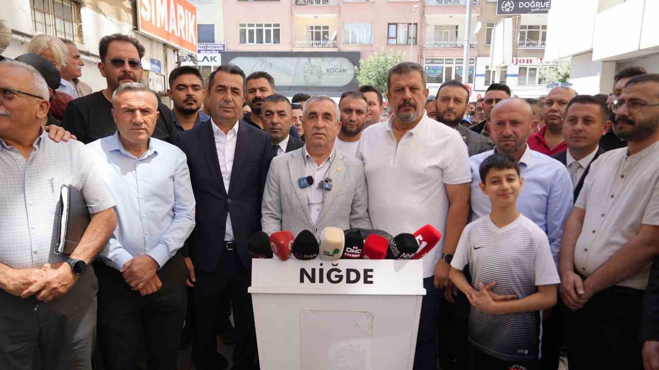 Niğde siyasetine köklü kopuş: 5 bin 300 üye CHP'den istifa etti