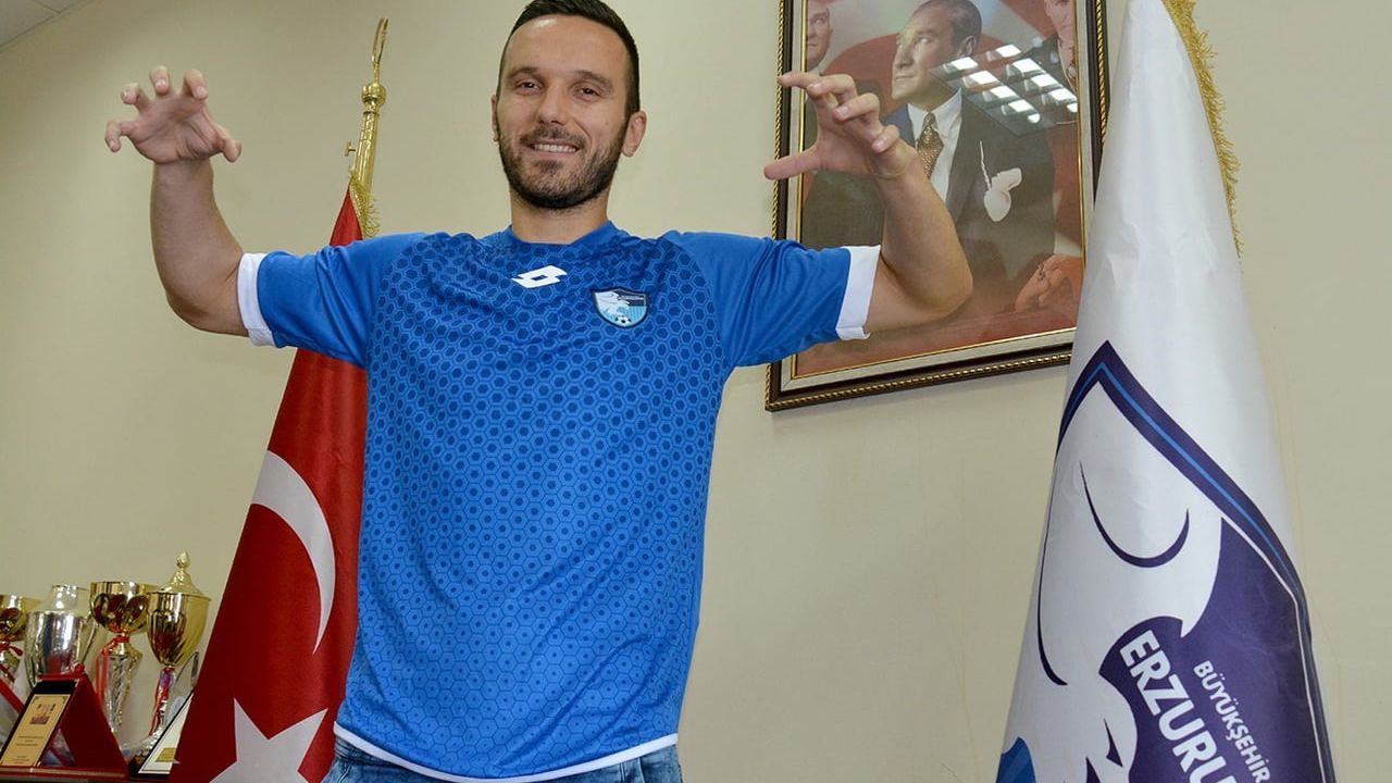 Nihad Mujakic, Erzurumspor FK tarihinin 4. Bosna Hersekli futbolcusu oldu