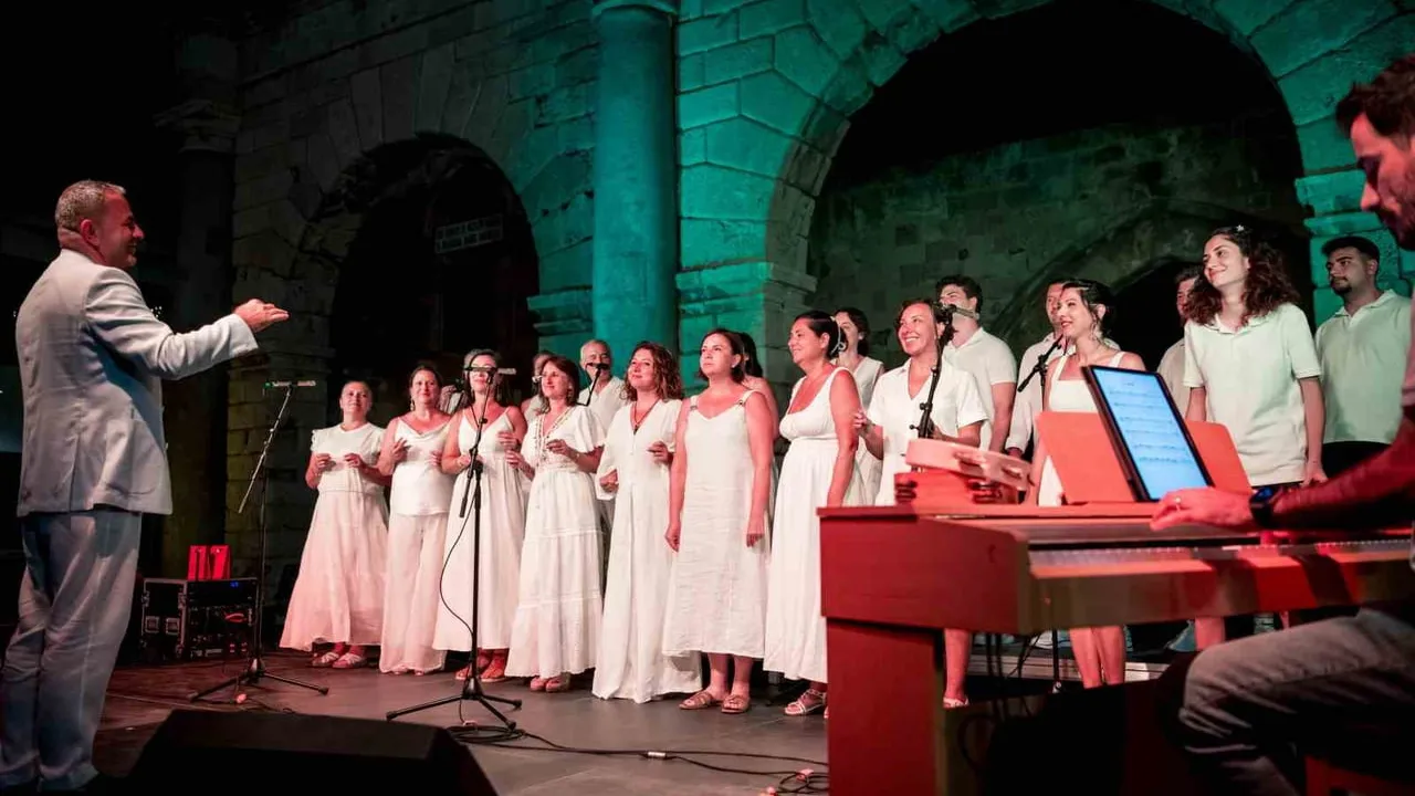 Nilüfer koroları Kıbrıs'ta sahne aldı