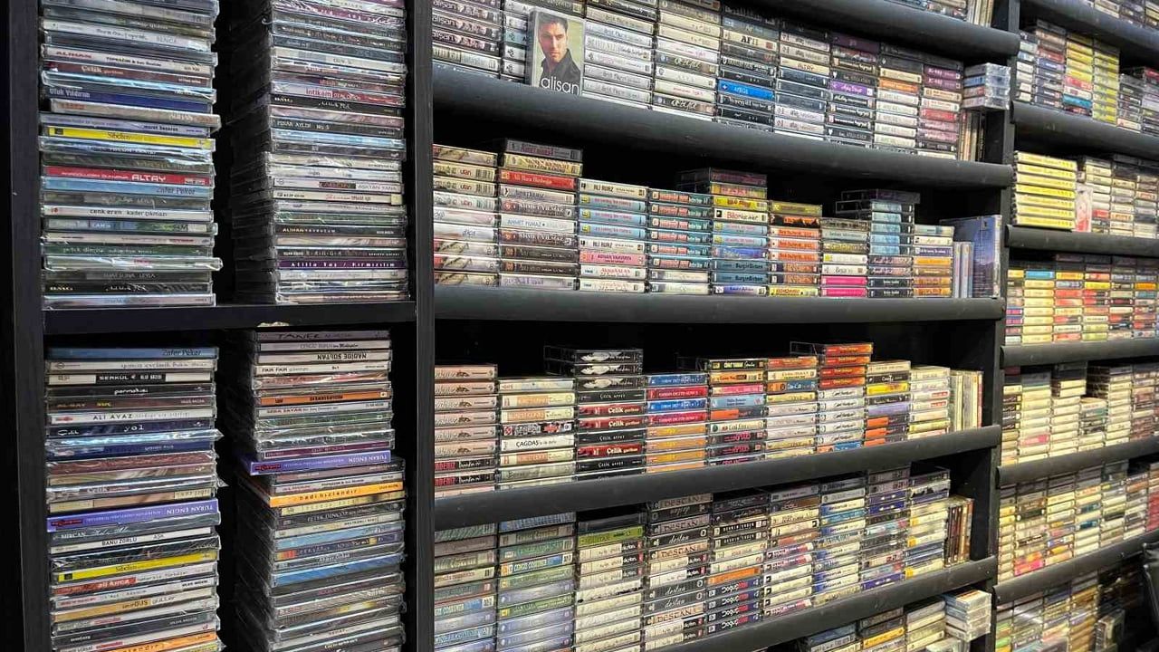 Nostaljinin yükselişi: gençler kaset ve plaklara ilgi gösteriyor