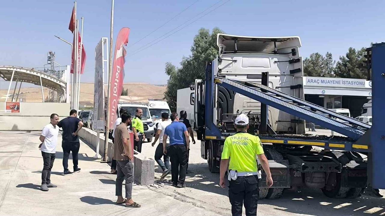Nusaybin'de iki tır çarpıştı: 1 yaralı