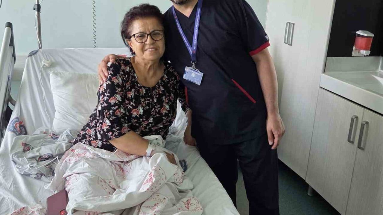 Öğrencisi profesör oldu, 29 yıl sonra öğretmenini ameliyat ederek sağlığına kavuşturdu