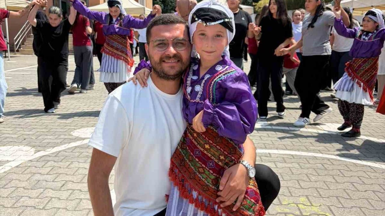 Öğretmenini görünce rüya sandığı an: 7 yaşındaki öğrencinin sürpriz kavuşması
