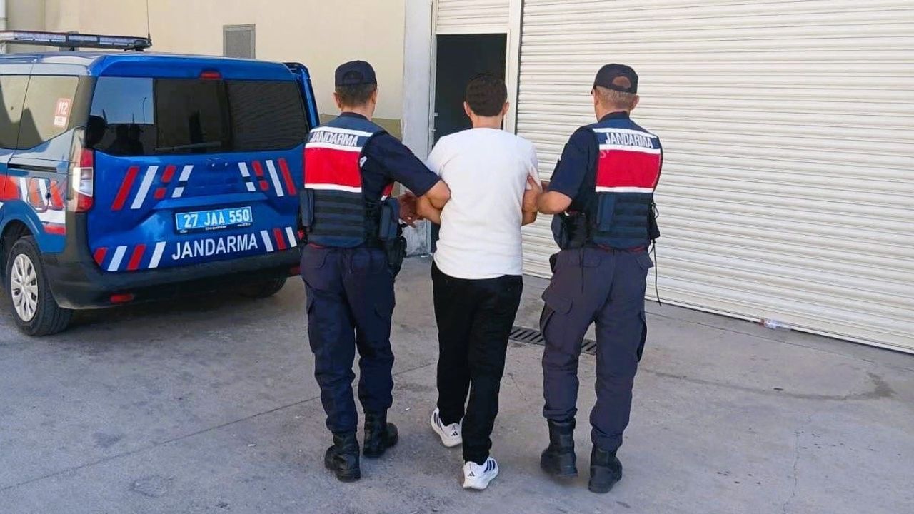 Oğuzeli'nde silahlı yağma suçundan 14 yıl 6 ay cezası bulunan kişi yakalandı