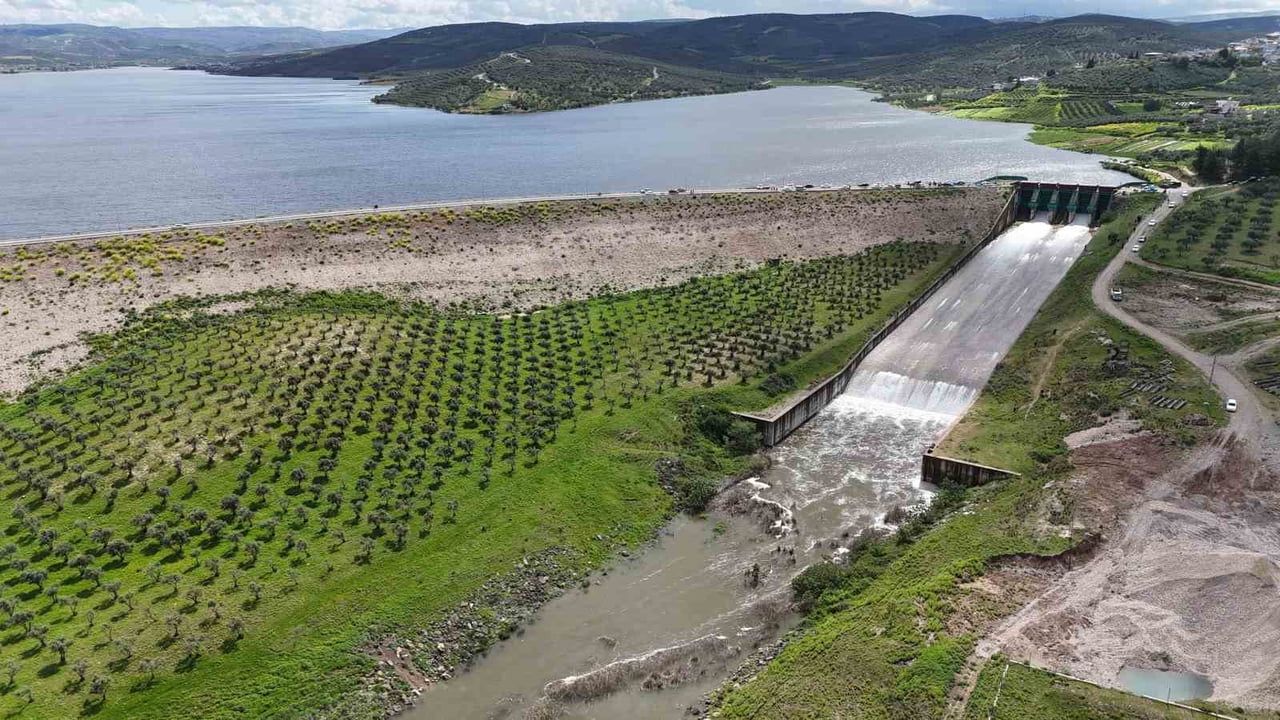 Oğuzhan Uğur'un 'baraj patladı' paylaşımı yeniden gündemde