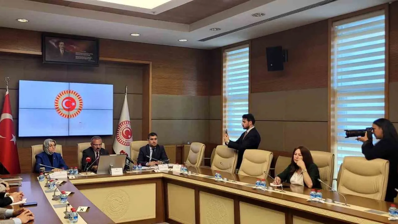 Okullarda akıllı telefon tartışması yükseliyor: öğrenciler tuşlu telefon öneriyor