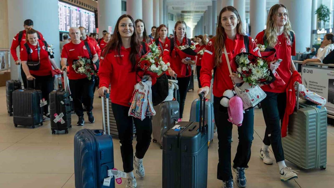 Okyanus Koleji kız voleybol milli takımı dünya ikincisi oldu