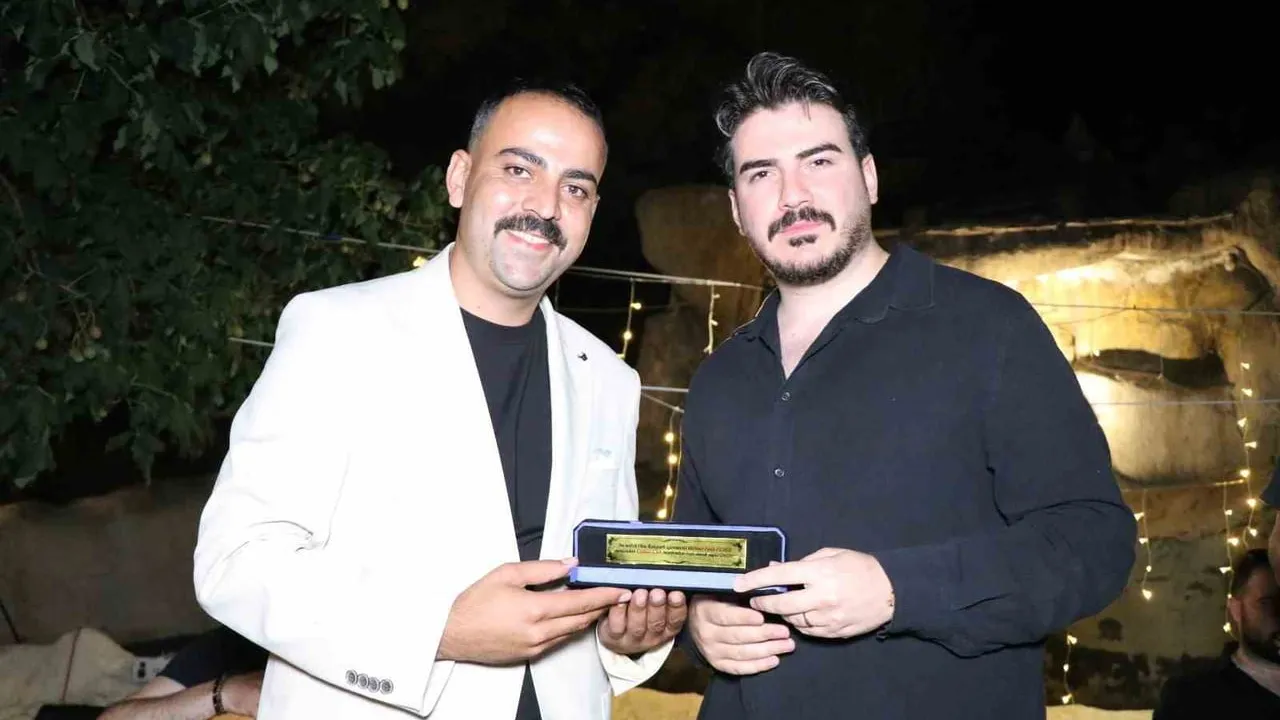 Oltu’da türkü dolu gece: Ceyhun Can konseri büyük ilgi gördü