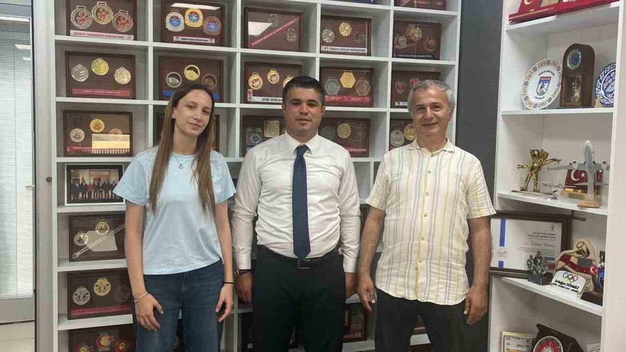 Oltulu genç taekwondocu Semanur Duran ikinci dan ile yeni hedeflere yelken açtı