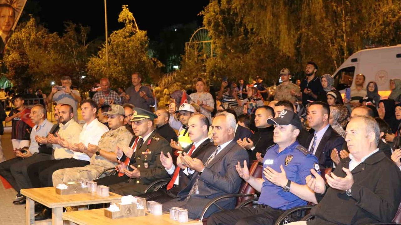Oltulular 15 temmuz demokrasi nöbetinde buluştu