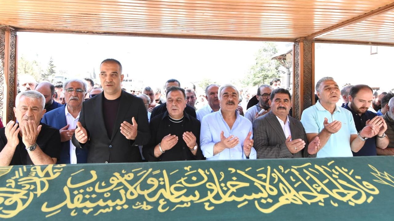 Önal ailesinin veda günü: Gülnaz Önal son yolculuğuna uğurlandı
