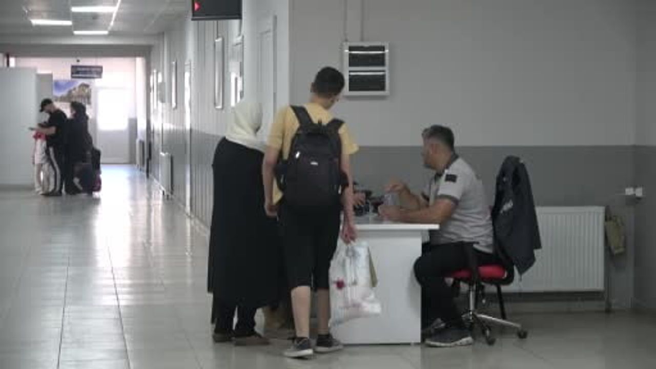 Öncüpınar'da suriyelilerin gönüllü dönüşleri kesintisiz sürüyor
